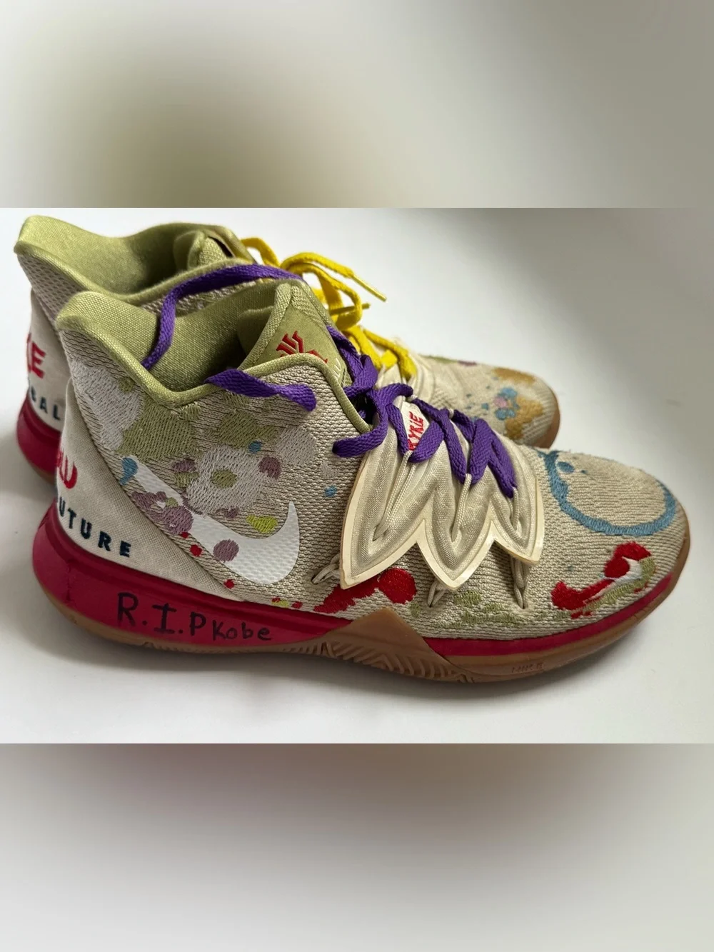 Nike Kyrie 5 x Bandulu Embroidered Splatters | Size 7Y